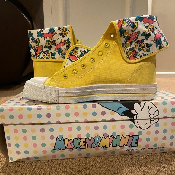 💥Mickey&Minnie Mouse Bakers Leeds X Converse Yellow Sneakers - Picture 2 of 9